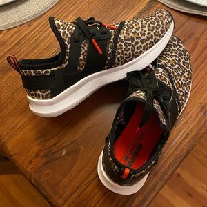 New Balance Cheetah print tennis shoe